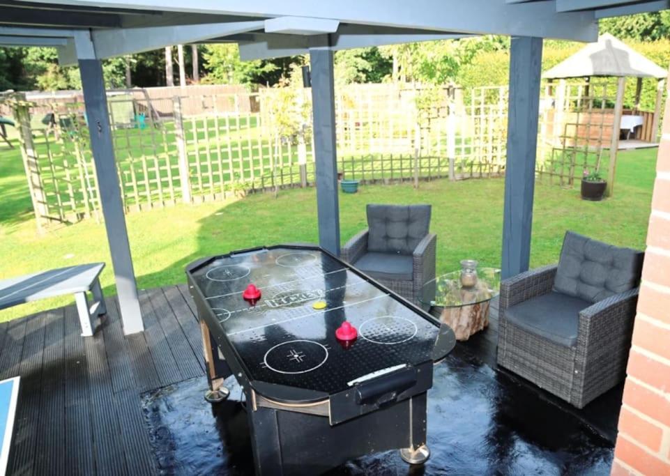 Hen & Stag Retreat Weekend Stay Sleeps 10 To 30 Thetford Esterno foto