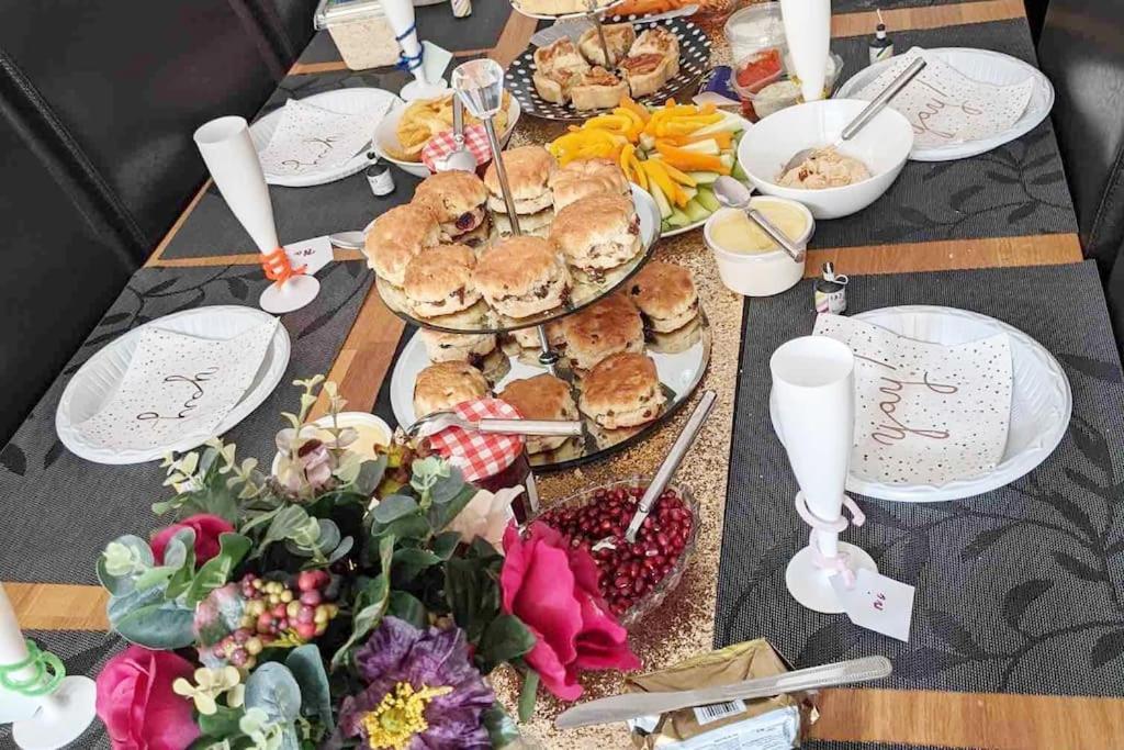 Hen & Stag Retreat Weekend Stay Sleeps 10 To 30 Thetford Esterno foto