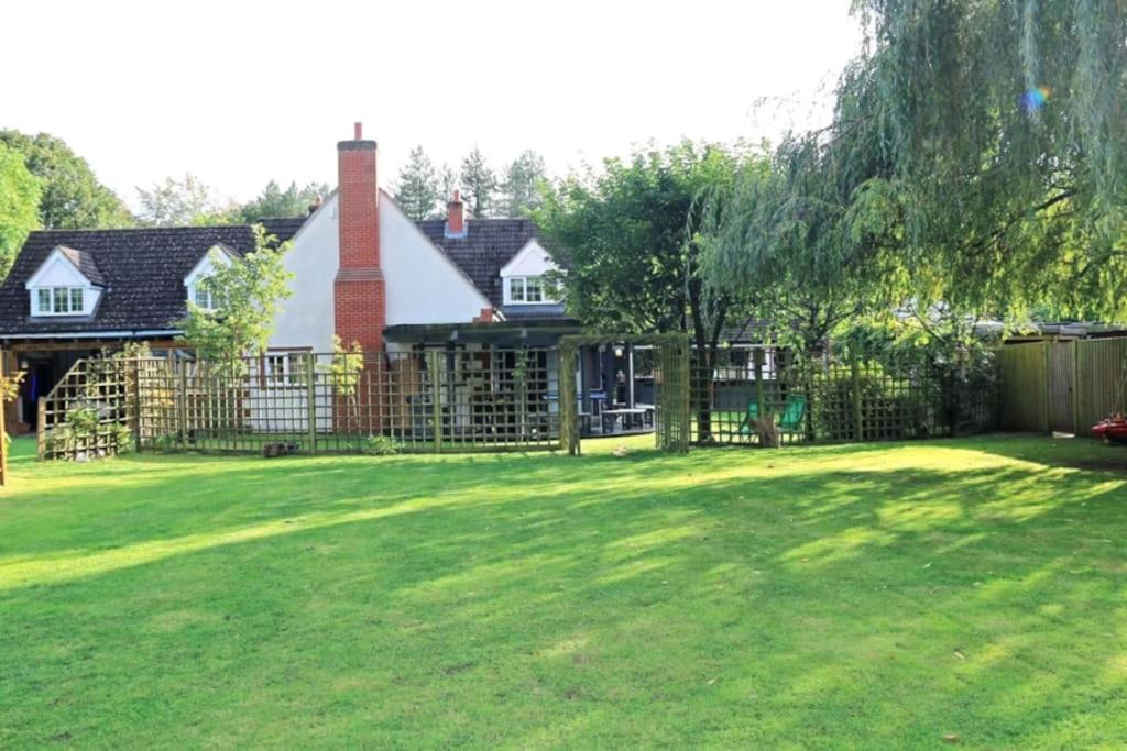 Hen & Stag Retreat Weekend Stay Sleeps 10 To 30 Thetford Esterno foto