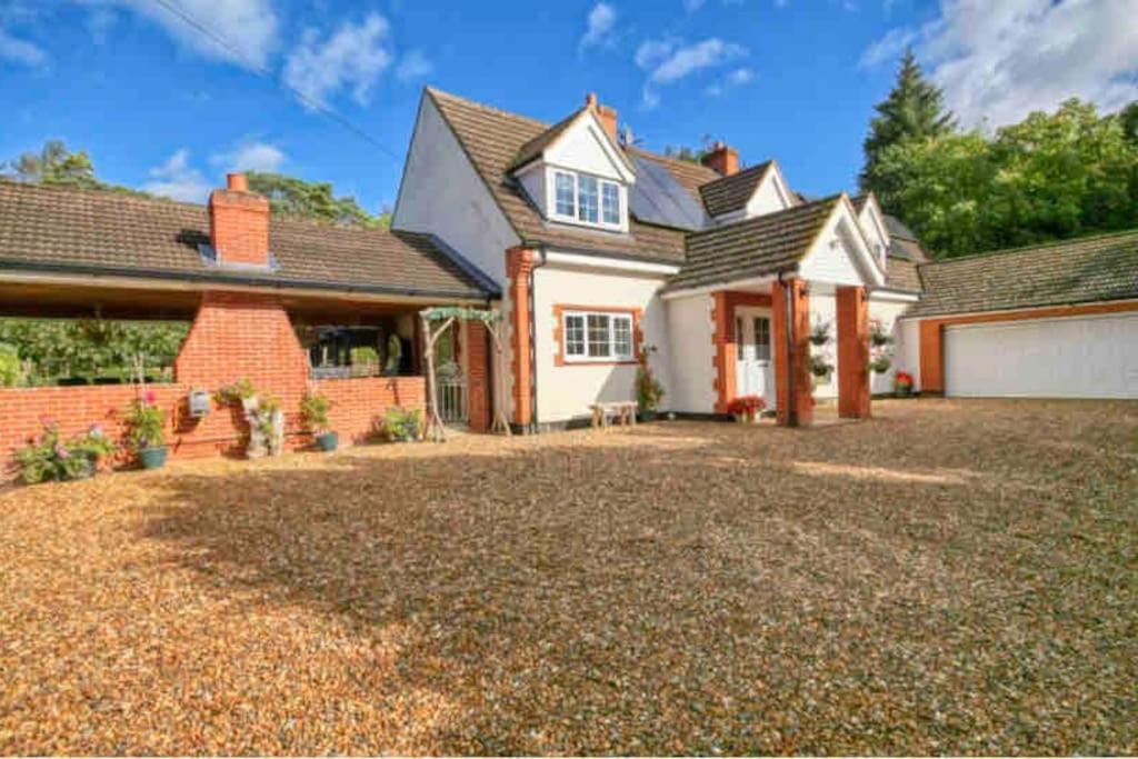 Hen & Stag Retreat Weekend Stay Sleeps 10 To 30 Thetford Esterno foto