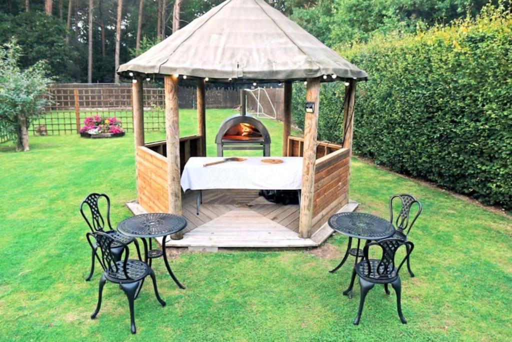 Hen & Stag Retreat Weekend Stay Sleeps 10 To 30 Thetford Esterno foto