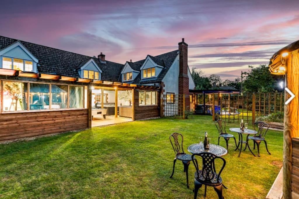 Hen & Stag Retreat Weekend Stay Sleeps 10 To 30 Thetford Esterno foto